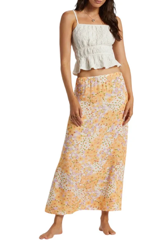 Women's Clothing Boutique Midi Moment Skirt In Peach Whip