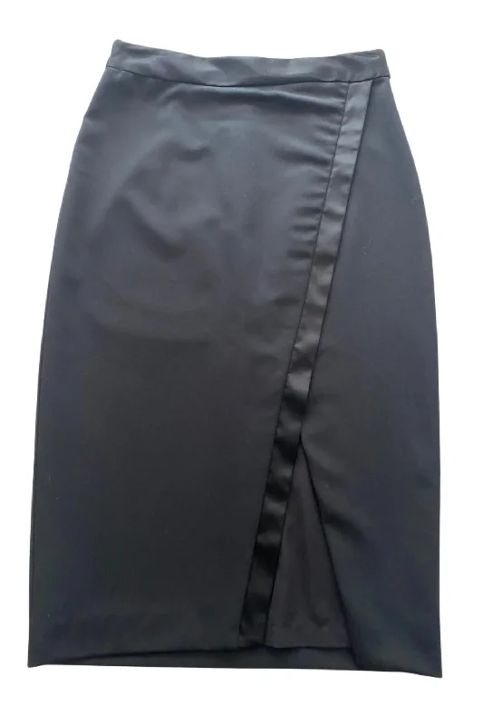 Plus Size Women Wear Tuxedo Skirt In Black